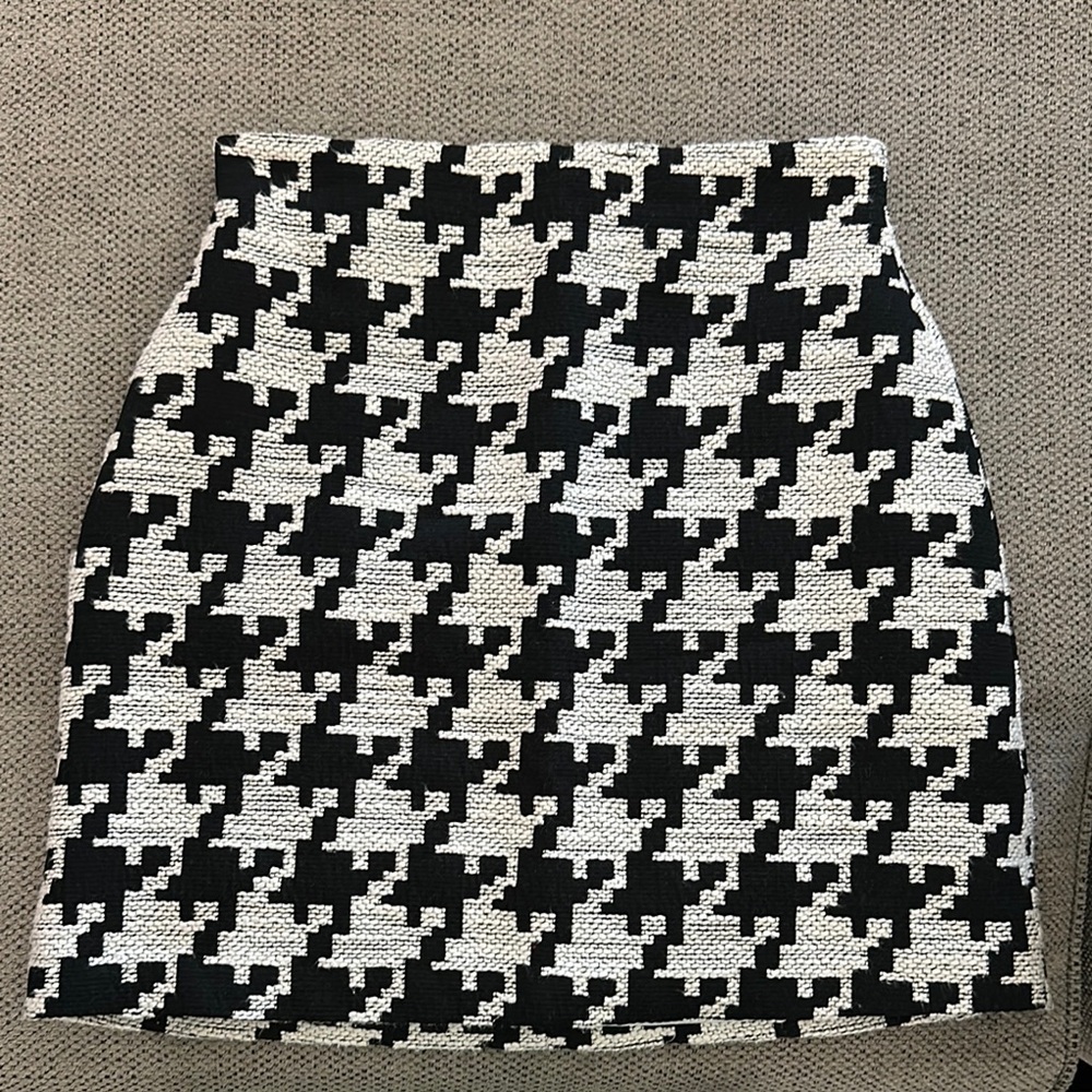 H&M Black and White Houndstooth Skirt
